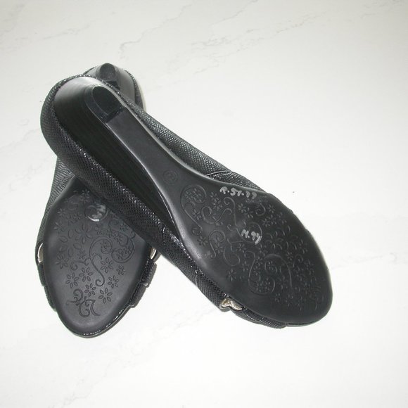 Open Toe Black Pumps - Picture 2 of 5